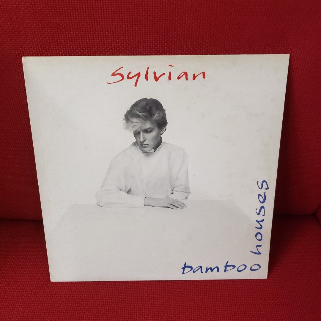 珍藏黑膠：Ryuichi Sakamoto (坂本龍一) & David Sylvian～ Sakamoto BAMBOO MUSIC KF019 （分類：日系周邊）位於 Hong Kong。 由 goodkck 提交（商品編號 1313458701，圖片 2）。簡介： 碟：約90%新, 整體很新淨 郵寄掛號|順豐到付|面交只限MTR屯門站 還想看更多： https://carousell.app.link/IOXIrg3ynrb ＃日本男歌手 ＃黑膠唱片。