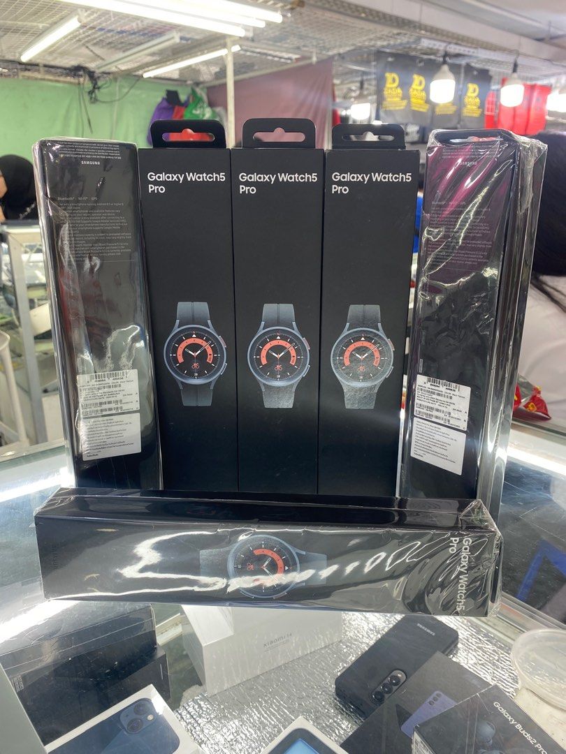 Samsung Galaxy Watch 5 Pro 45mm (Category: Wearables & Smart Watches) located in San Juan City. Submitted by rodelmarllemit (Listing ID 1313508593, Image 3). Description: Brand new Samsung Galaxy Watch 5 Pro 45mm Color: Black Titanium 1 year warranty 7 days replacement Facebook Page: •Helu’s Gadgets Txt or Call •09266836637 Mode of Payment: •Cash •Bank Transfer •GCash & Paymaya Installment: •Credit Card •Ggives •Cash on Delivery •Shipping •Meet U