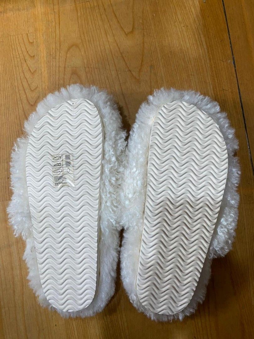 Sandal bulu H M Fesyen Wanita Sepatu di Carousell