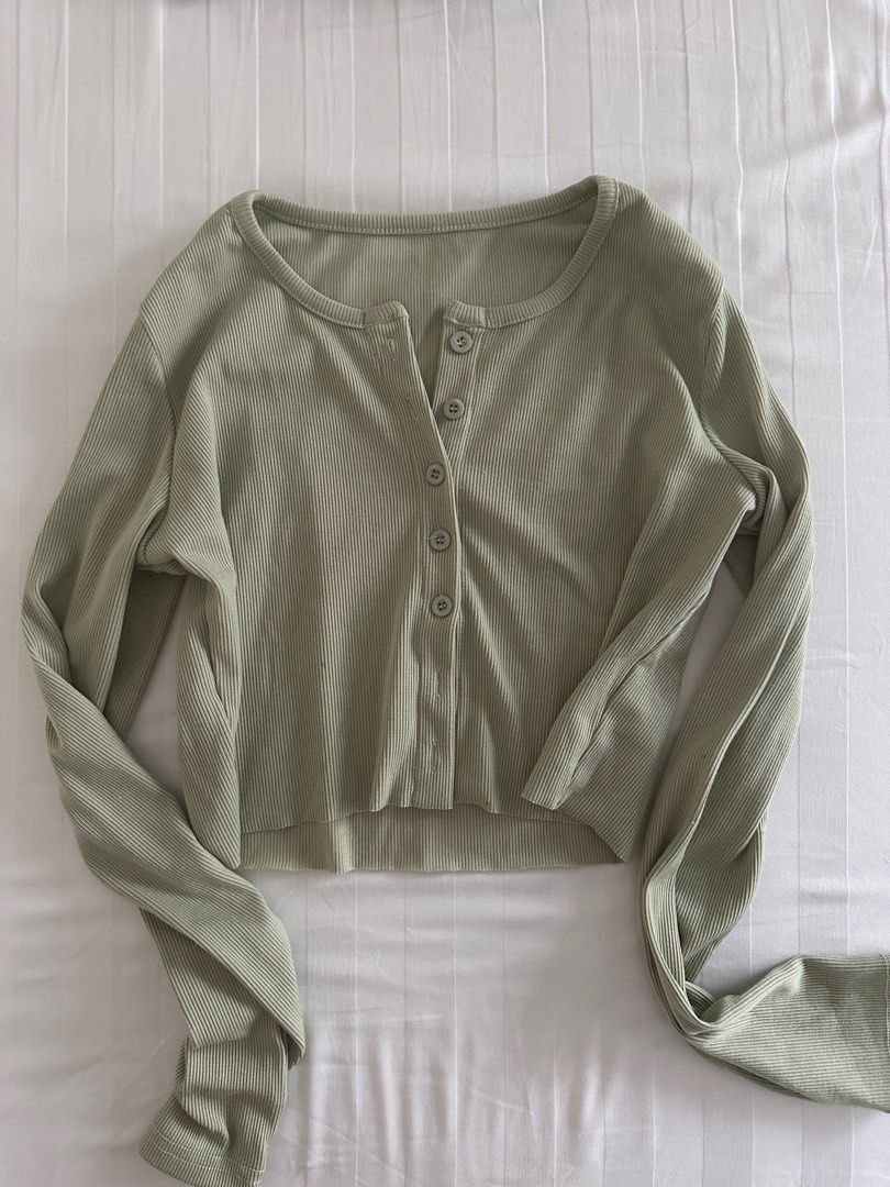 Seafoam green ribbed crop top (Category: Longsleeves) located in Mandaluyong City. Submitted by outofstoragewtf (Listing ID 1313482290, Image 1). Description: Button down seafoam green long sleeves Cropped fit .