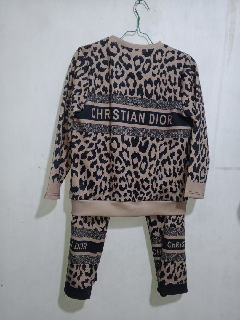 Set baju Christian Dior, Fesyen Wanita, Pakaian Wanita, Baju