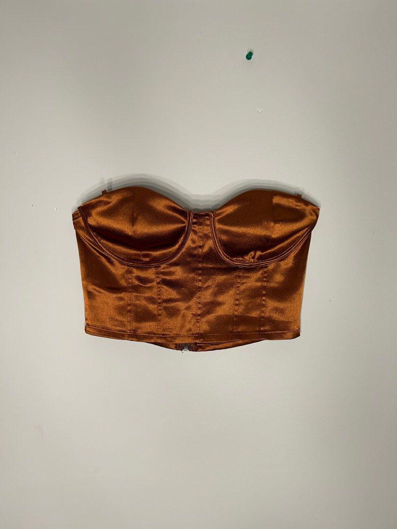 Strapless corset style sweetheart neck line crop top (Category: Clothes) located in Toronto. Submitted by venya260 (Listing ID 1313459772, Image 2). Description: Brand: SHEIN Size: US S Colour: Copper Clothing Blend: 100% polyester Condition: Like New Place to put in straps if wanted .