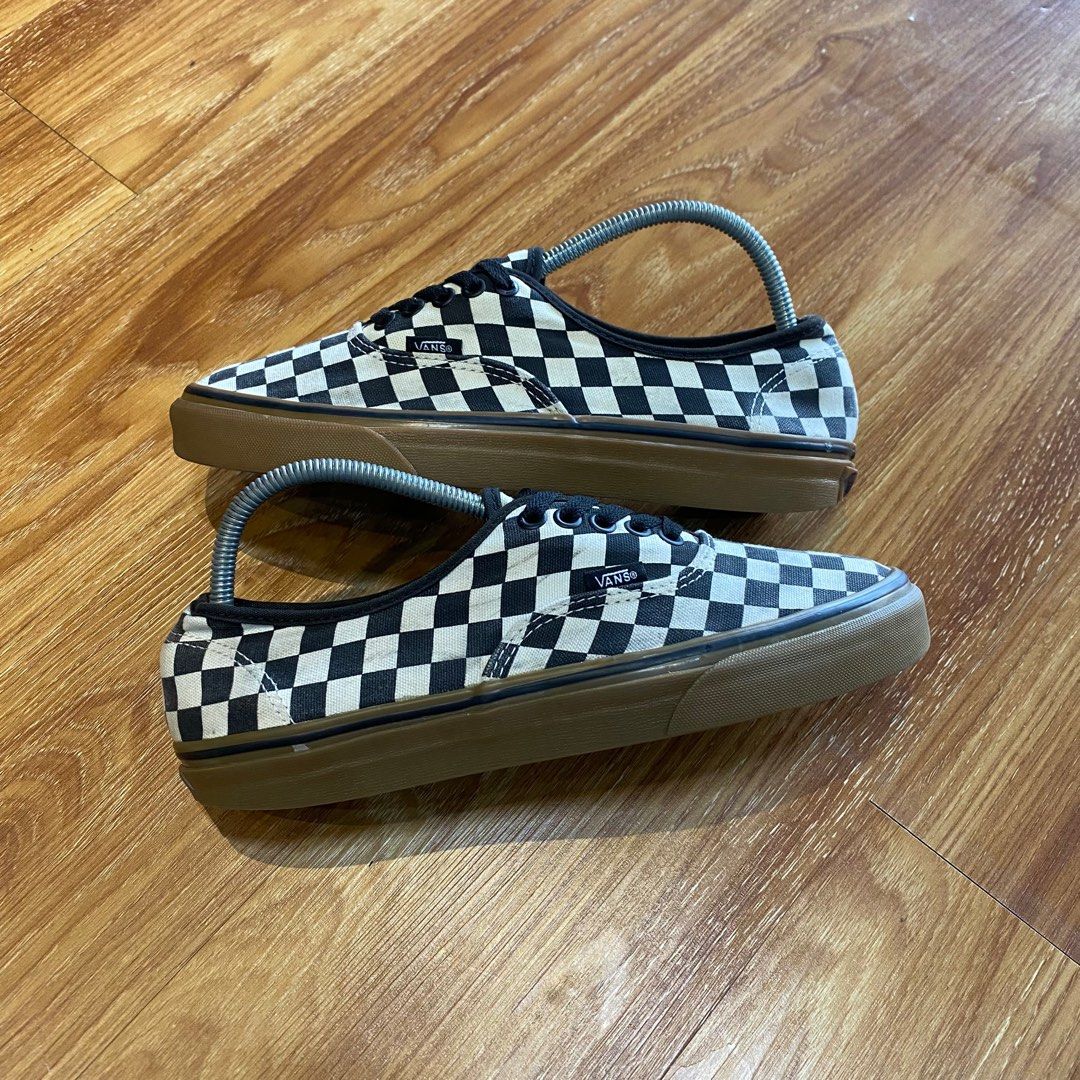 Checkered gum sole vans deals