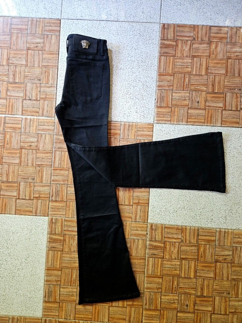 Versace Denim Flared pants Size 26 (Category: Jeans) located in Candon. Submitted by itssummer08 (Listing ID 1313448984, Image 3). Description: Versace Denim Flared pants womens sz 26 black na black in person walang mga gasgas 💯♥️ issue lang is nagbakbak na yung leather sa may bandang kabitan ng belt nastock lang dto sa bahay since napadala. sobrang ganda neto💯♥️ eu 38 sa size pero fit to 26in waist size 26 in length 40in.