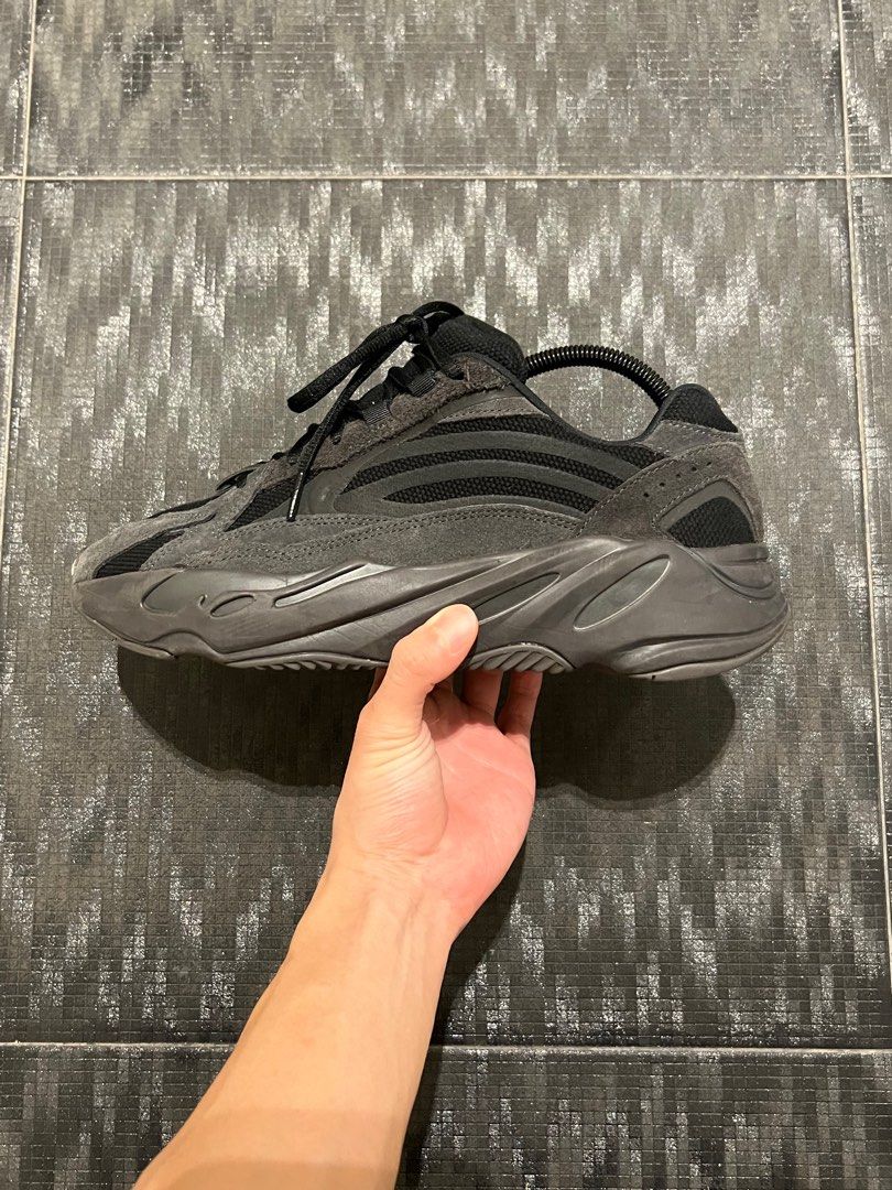 yeezy v2 vanta 700
