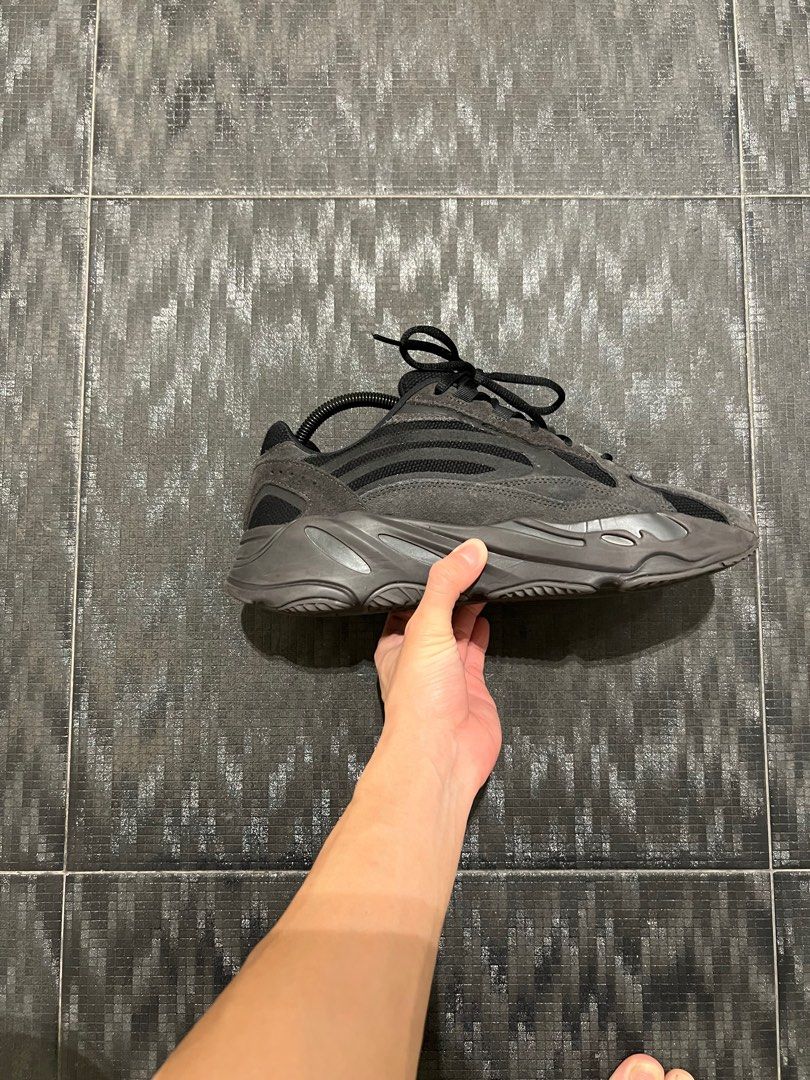 yeezy boost 700 vanta on feet
