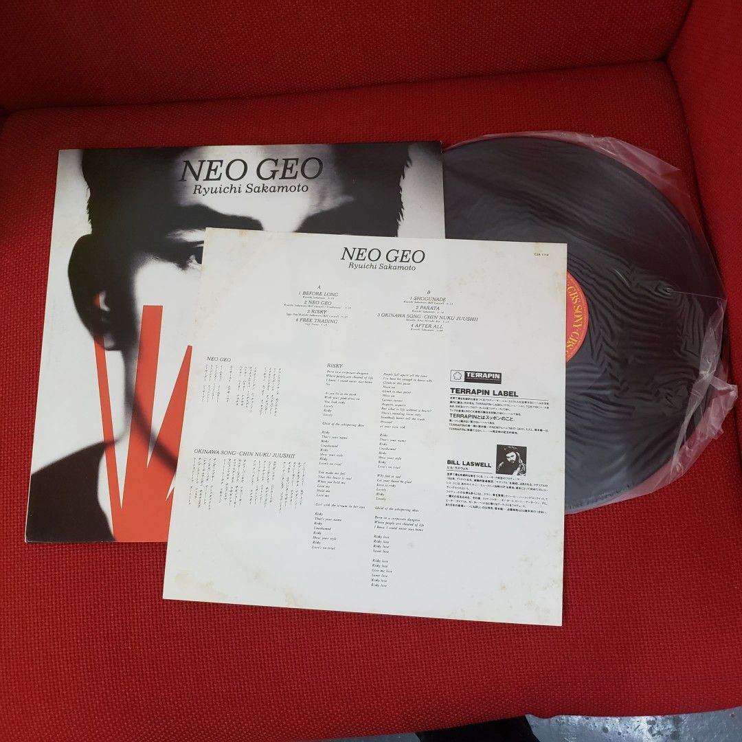 絕版黑膠： 1987年版 NEO GEO Ryuichi Sakamoto 坂本龍一 KF019 （分類：日系周邊）位於 Hong Kong。 由 goodkck 提交（商品編號 1313677322，圖片 3）。簡介： 實物拍攝, 碟的外觀約90%新, 整體很新淨 可選銀行轉帳/FPS / Payme 付款 郵寄掛號或順豐到付，面交只限MTR屯門站 還想看更多： https://carousell.app.link/IOXIrg3ynrb。