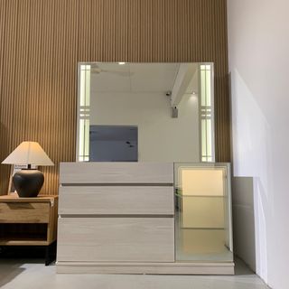 (Category: ) located in . Submitted by lansonfurniture (Listing ID 1313695691, Image 1). Description: .