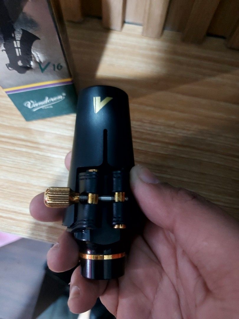 Alto mpc vandoren saxophone (Category: Musical Instruments) located in Caloocan City. Submitted by louisamosc23364 (Listing ID 1313624544, Image 2). Description: item is negotiable bagong bago pa po ito may box pa no issue makakatipid po kayu if bibilhin nyu mouth piece po range na 9k ang ung ligature naman 4k.