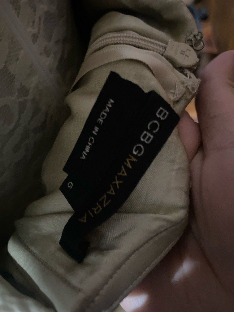 bcbg max azria tube dress (Category: Dresses) located in Quezon City. Submitted by co.coph (Listing ID 1313722147, Image 3). Description: little fraying with ribbon, little to no flaws us 6 on tag fits 27-31.