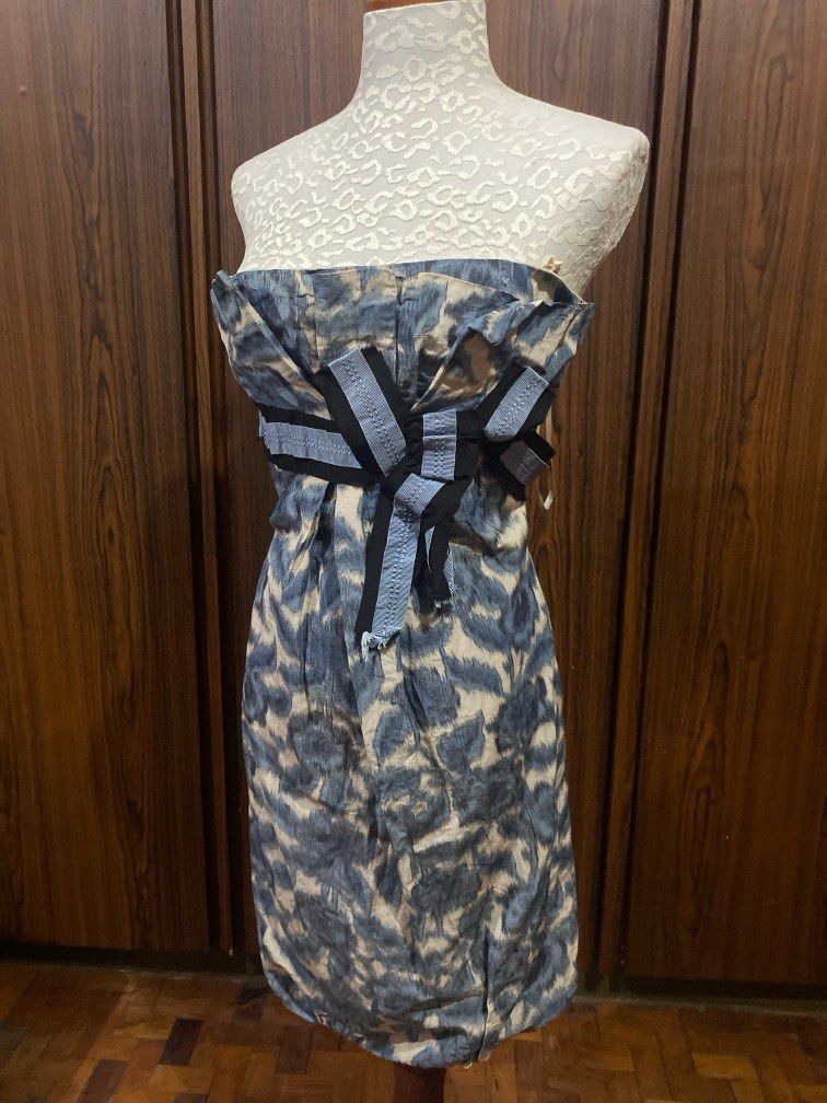 bcbg max azria tube dress (Category: Dresses) located in Quezon City. Submitted by co.coph (Listing ID 1313722147, Image 1). Description: little fraying with ribbon, little to no flaws us 6 on tag fits 27-31.