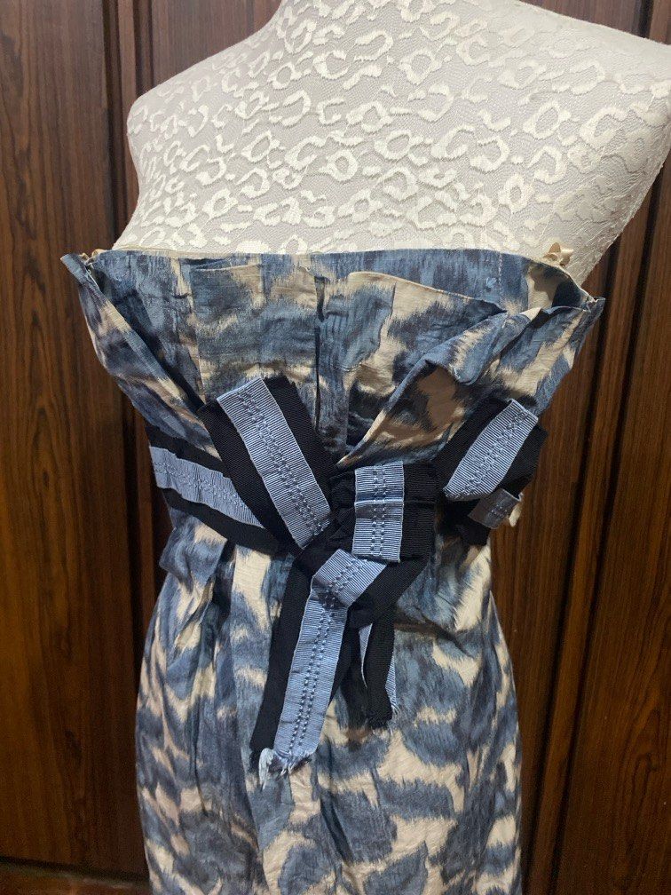 bcbg max azria tube dress (Category: Dresses) located in Quezon City. Submitted by co.coph (Listing ID 1313722147, Image 2). Description: little fraying with ribbon, little to no flaws us 6 on tag fits 27-31.