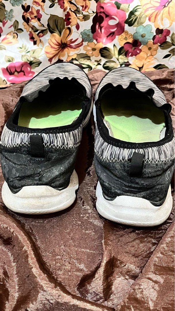 CHAMPION SLIP ON SHOES ORIGINAL PAYLESS SIZE 42, Fesyen Wanita