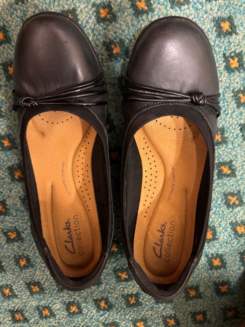 Clearance Clarks black flats