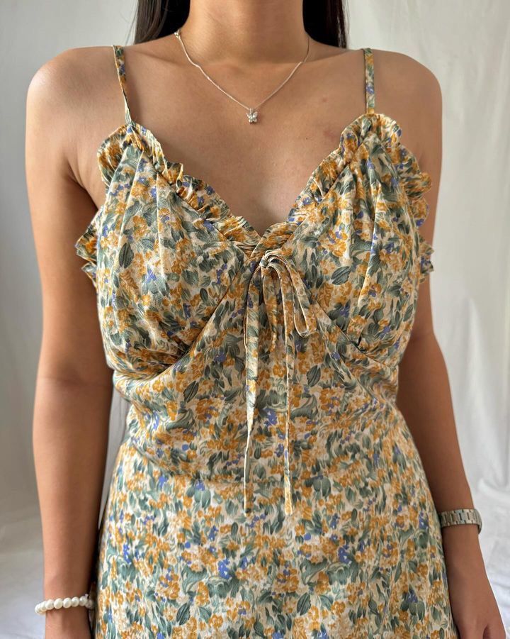 Floral Midi Dress (Category: Dresses) located in Manila. Submitted by opencall (Listing ID 1313754741, Image 2). Description: Size: Medium .