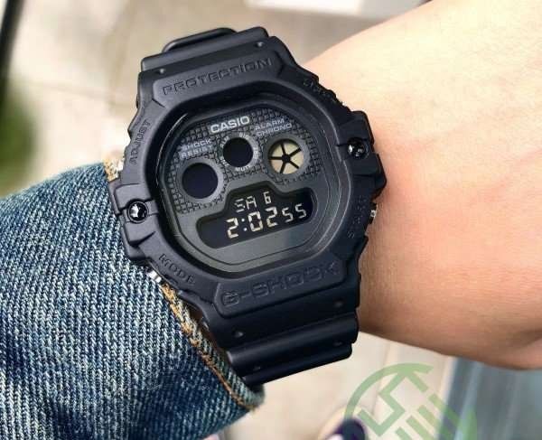 G SHOCK DW 5900BB 1DR Men s Fashion Watches Accessories Watches on Carousell