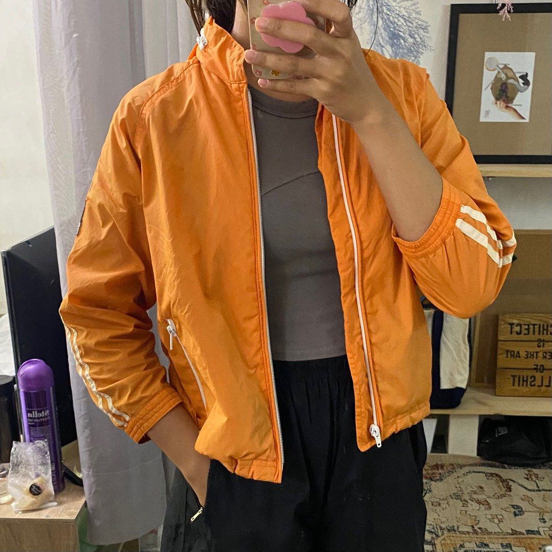 Gap Running Jacket Fesyen Wanita Pakaian Wanita Baju Luaran di Carousell