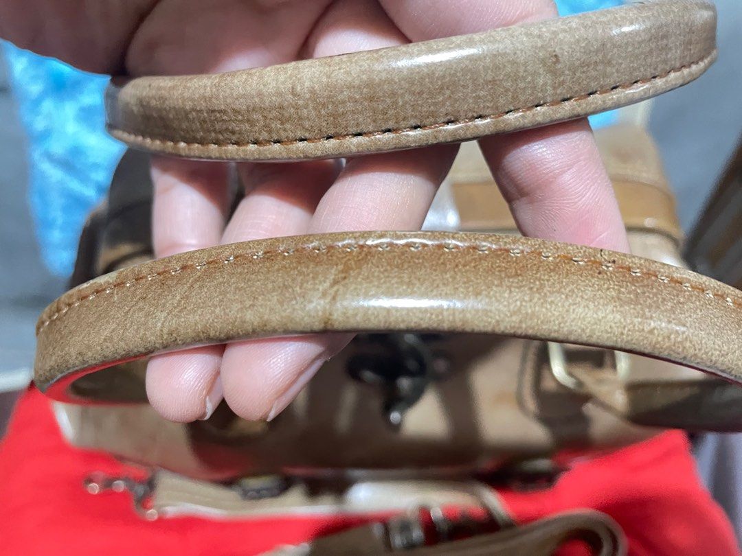 Gladstone vintage bag (Category: Luxury Bags & Wallets) located in Pasay City. Submitted by hearty12 (Listing ID 1313785364, Image 2). Description: Brown smooth leather material with original sling Length-12 inches Height- 7 inches .