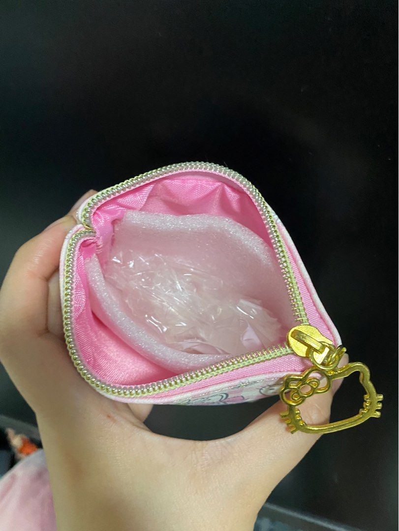 Hello Kitty Mini Pouch (Category: Purses & Pouches) located in Singapore. Submitted by awcutecorgi (Listing ID 1313644821, Image 3). Description: As good as new! Have never used it, and kept it in my cupboard. For hello kitty lovers :-).