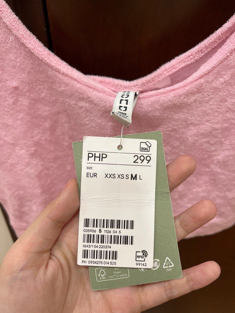 H&M fluffy pink crop top/bralette (Category: Sleeveless) located in Manila. Submitted by chelsellss (Listing ID 1313784886, Image 2). Description: - medium sized - pretty pink color.