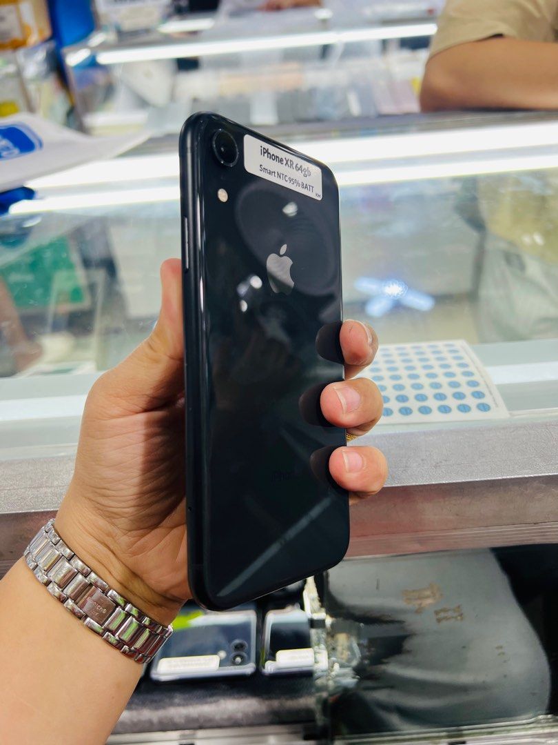 Iphone XR 64gb 95% batt smartlocked (Category: iPhone X Series) located in San Juan City. Submitted by javedsgadgetshop (Listing ID 1313700328, Image 3). Description: OPEN FOR INSTALLMENT VIA CREDIT CARD/GGIVES/SPAY/BILLEASE & SWAP/TRADE-IN! WE BUY AND SELL ( ANYKINDS OF UNIT BINIBILI PO NAMIN)! PTPA : Padelete po f bawal Quick Specs : Iphone XR •64gb •NTC Variant •95% batt health •Smartlocked •95% Smoothness •No hidden issue | No Repaired •100% 