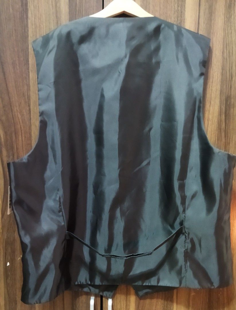 Jhane Barnes Formal Vest for Men (Category: Vests) located in Quezon City. Submitted by vasveev (Listing ID 1313677340, Image 3). Description: Size L.