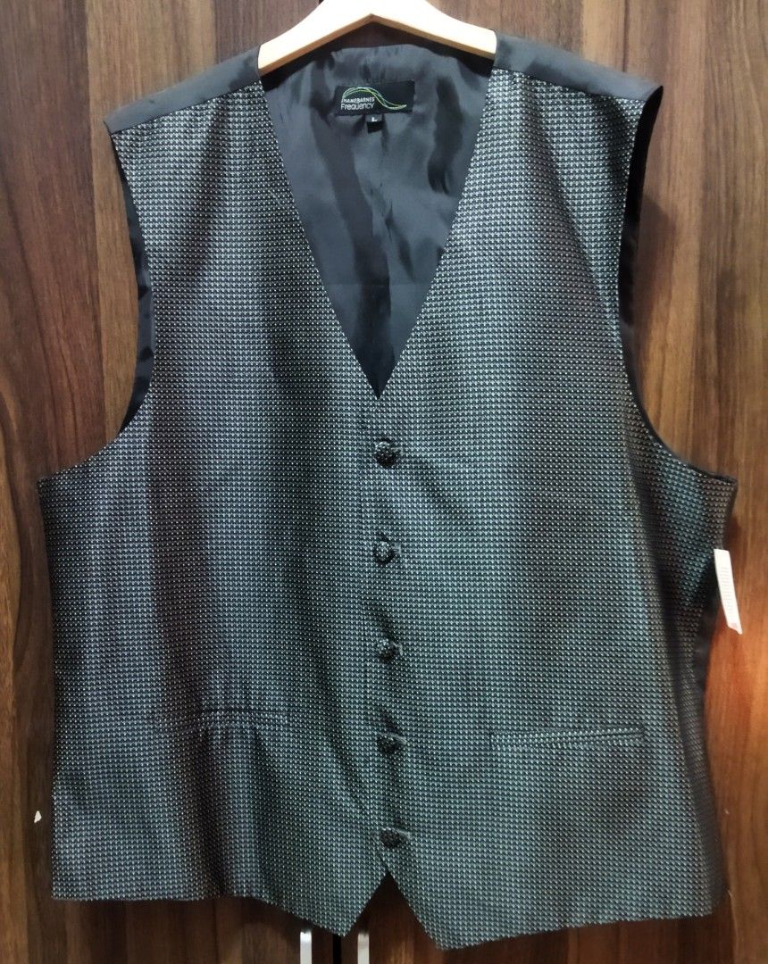 Jhane Barnes Formal Vest for Men (Category: Vests) located in Quezon City. Submitted by vasveev (Listing ID 1313677340, Image 1). Description: Size L.
