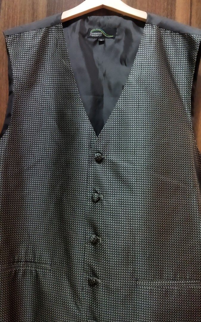 Jhane Barnes Formal Vest for Men (Category: Vests) located in Quezon City. Submitted by vasveev (Listing ID 1313677340, Image 2). Description: Size L.