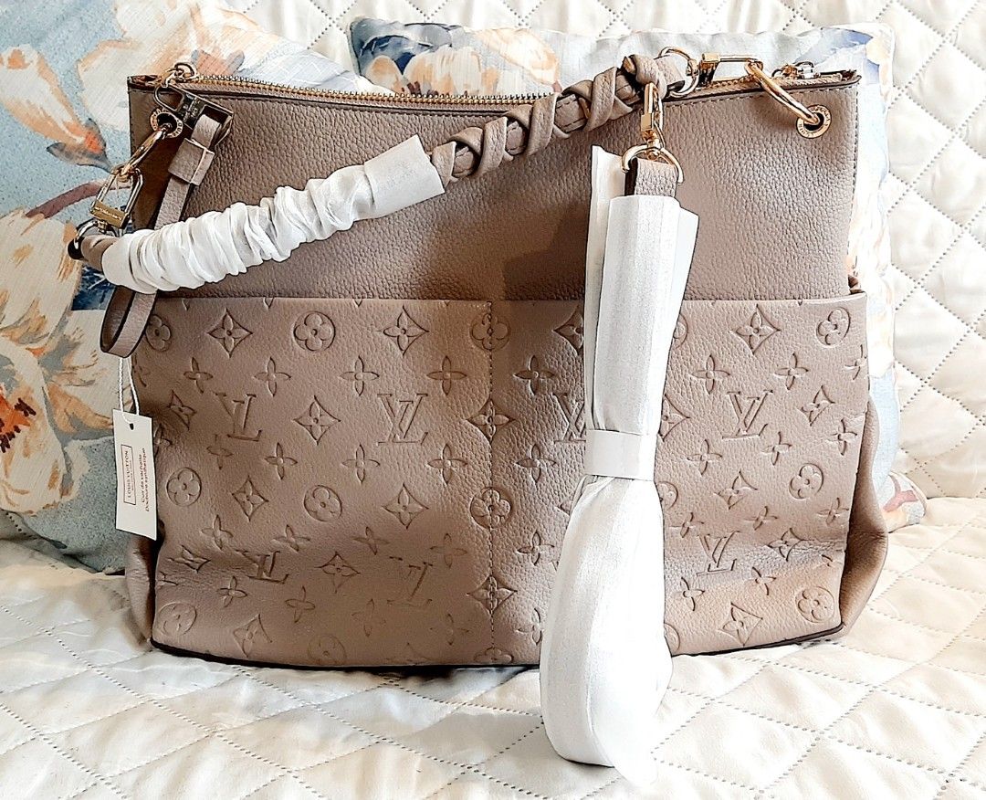 LV Class A (Category: Shoulder Bags) located in Makati City. Submitted by celybee (Listing ID 1313659085, Image 1). Description: LV Class A Brand New, never used RFS: gift excess Pickup Makati Ok to Lalamove.