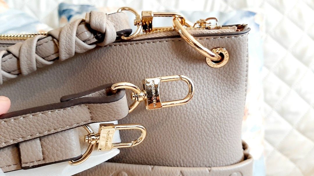 LV Class A (Category: Shoulder Bags) located in Makati City. Submitted by celybee (Listing ID 1313659085, Image 3). Description: LV Class A Brand New, never used RFS: gift excess Pickup Makati Ok to Lalamove.