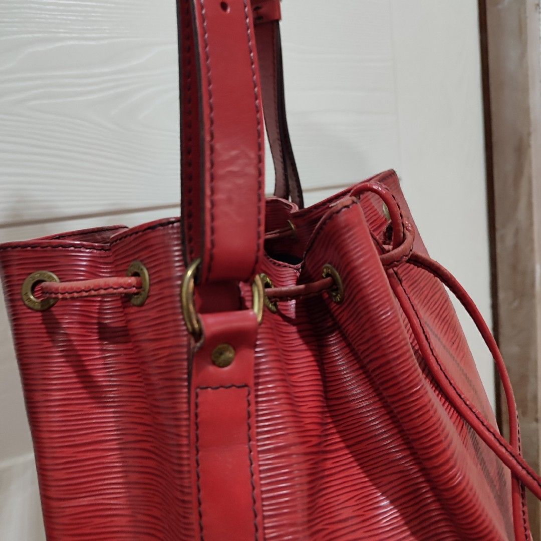 LV red epi Noe orig (Category: Luxury Bags & Wallets) located in Taytay. Submitted by highendmnl (Listing ID 1313777005, Image 3). Description: orig LV epi noe.