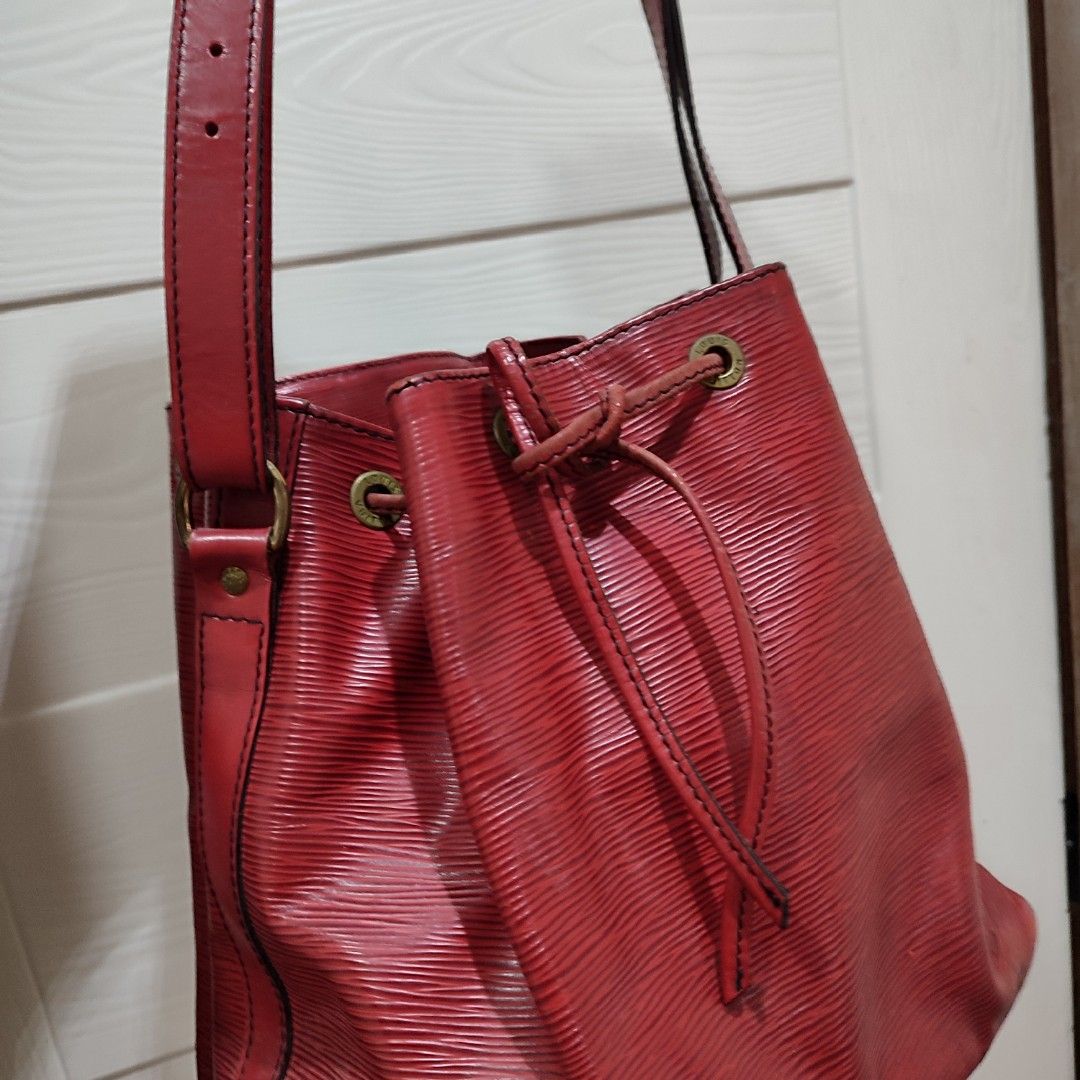 LV red epi Noe orig (Category: Luxury Bags & Wallets) located in Taytay. Submitted by highendmnl (Listing ID 1313777005, Image 2). Description: orig LV epi noe.