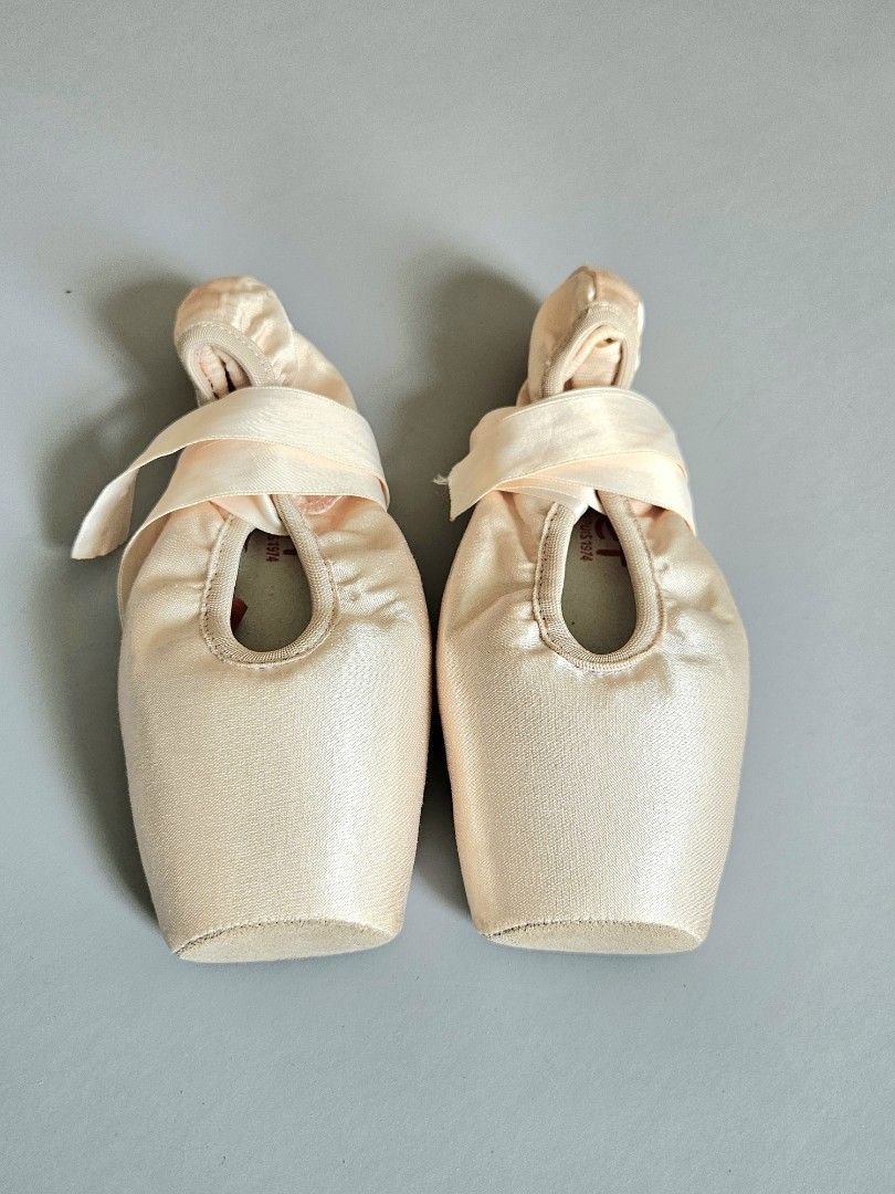 Merlet Belle Pointe Shoes Women s Fashion Footwear Flats on Carousell