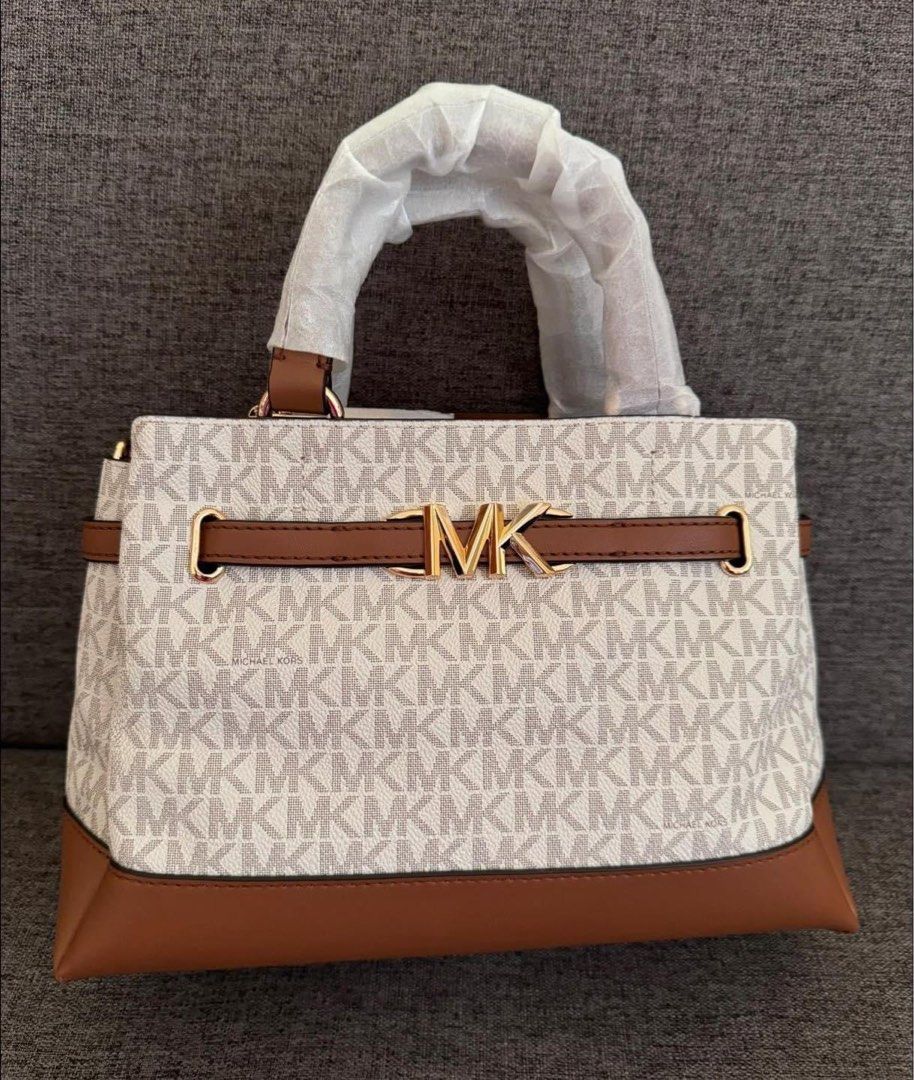 MK SATCHEL (Category: Luxury Bags & Wallets) located in Manila. Submitted by lovieauthenticmerchandise (Listing ID 1313618243, Image 1). Description: .