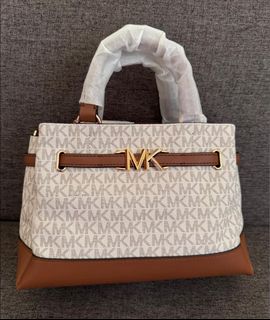 (Category: ) located in . Submitted by lovieauthenticmerchandise (Listing ID 1313618243, Image 1). Description: .