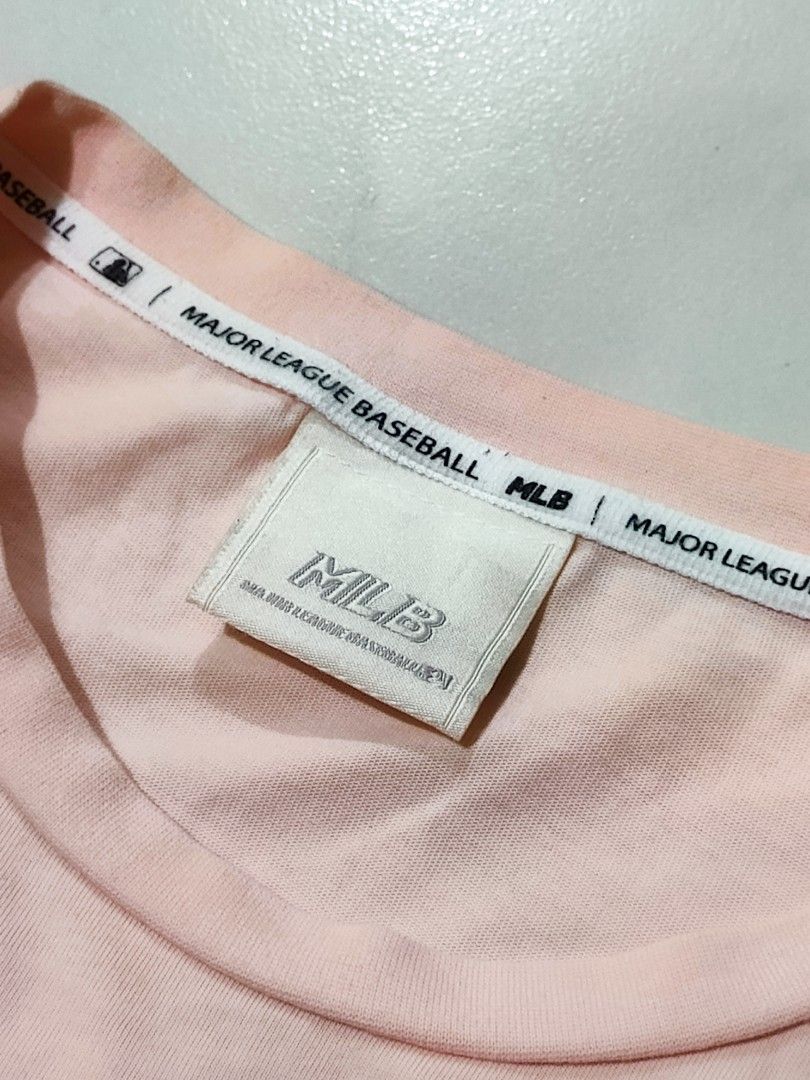 MLB NY script tee (Category: Tshirts & Polo Shirts ) located in General Trias. Submitted by dot1thift (Listing ID 1313723667, Image 3). Description: MLB NY T-Shirt Authentic/Legit Large on tag width: 22 length: 26 condition: 9/10 color rate: 9.5/10 issue: washable stain +SF 📩.