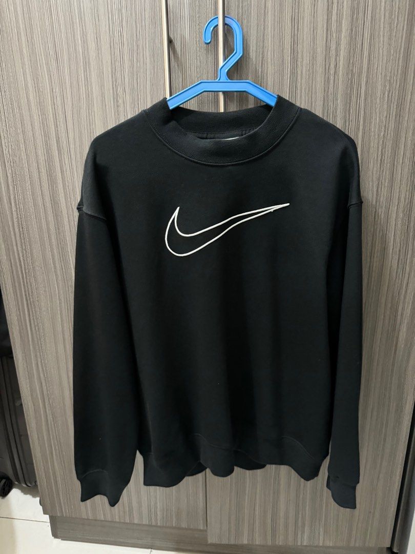 NIKE Sweatshirt (Category: Coats, Jackets and Outerwear) located in Manila. Submitted by santosjulianne (Listing ID 1313629674, Image 3). Description: - size XS // slightly oversized (fits S) - brand new with tag.