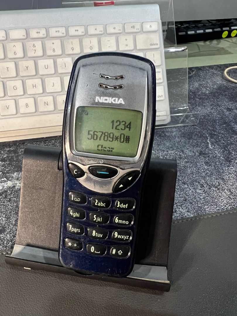 Nokia 3210 Blue+Gold ,Collection vintage no.5, Mobile Phones & Gadgets