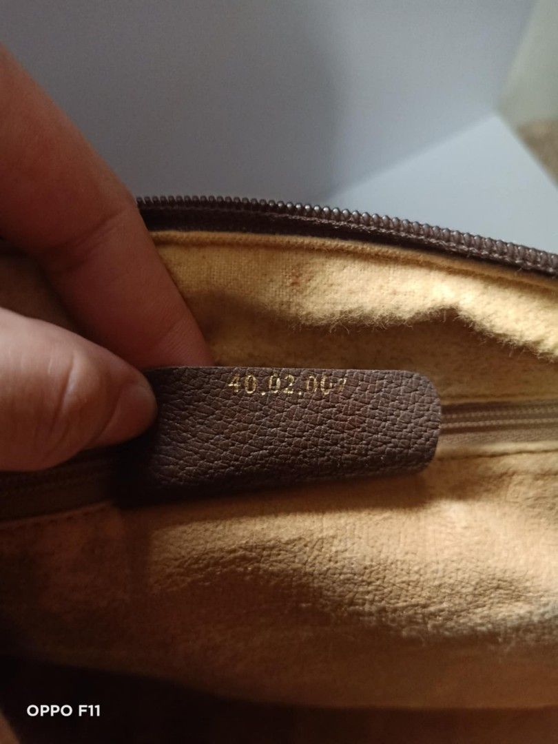 Orig .Gucci cherryline 35 (Category: Luxury Bags & Wallets) located in Tagum. Submitted by luxbagelyas (Listing ID 1313715350, Image 3). Description: no flaws sign of use only medyo powdery na ang loob super good condition pa malinis sa labas Japan item.