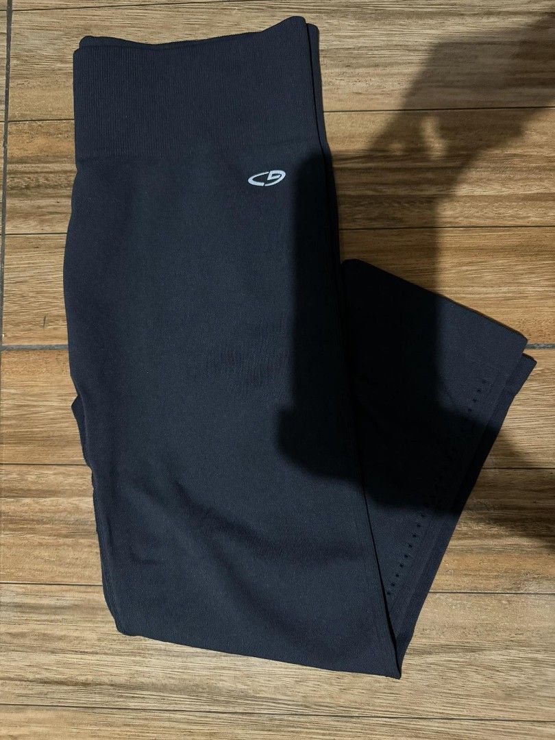 Original Champion Leggings (Category: Activewear) located in Pasig City. Submitted by itsrubyred (Listing ID 1313717898, Image 3). Description: 📌 Size : W: 27-32 _ H: 26Inch 📌 Delivery via lalamove only.