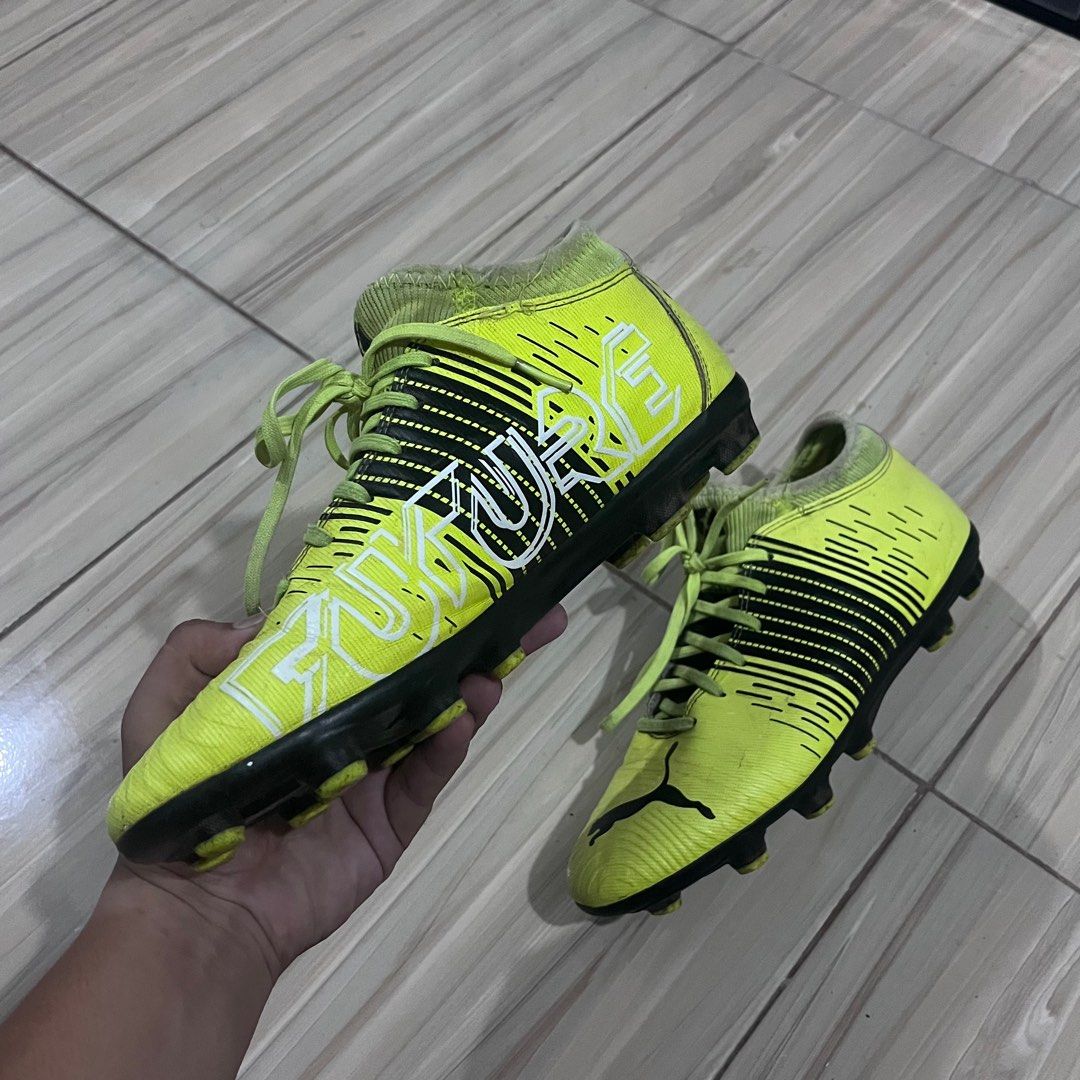Puma future soccer shoes (Category: Sneakers) located in Balayan. Submitted by reyesjohnlloyd21 (Listing ID 1313646454, Image 3). Description: Puma future soccer shoes size 9 Minimal scratches asking price is 2000 item is negotiable .