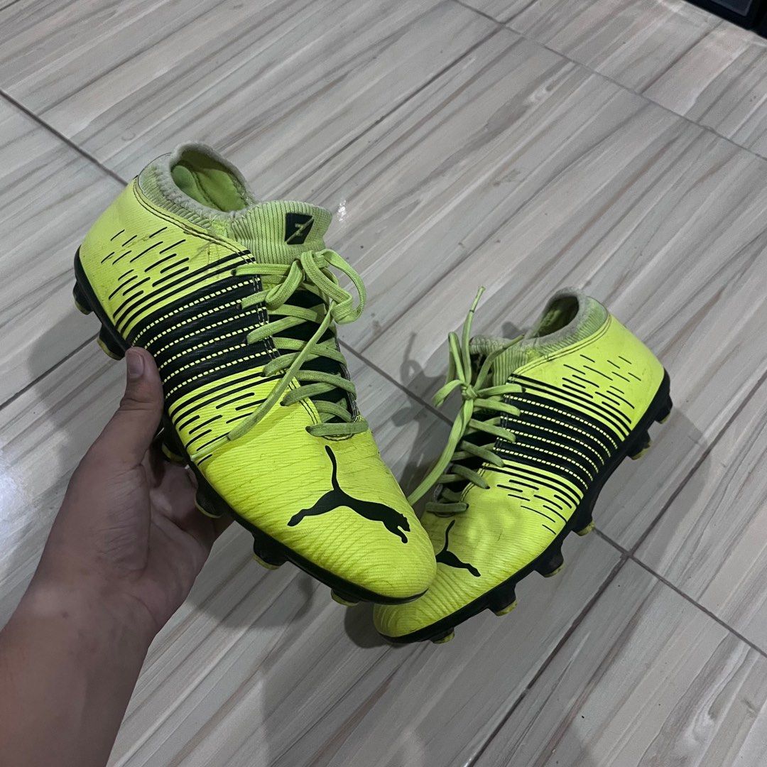 Puma future soccer shoes (Category: Sneakers) located in Balayan. Submitted by reyesjohnlloyd21 (Listing ID 1313646454, Image 1). Description: Puma future soccer shoes size 9 Minimal scratches asking price is 2000 item is negotiable .