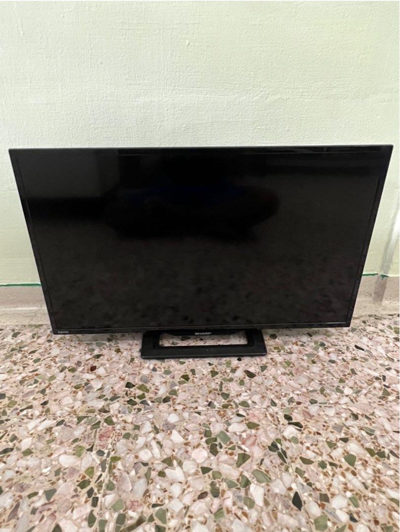 SHARP TV (Category: TV) located in Singapore. Submitted by maloulaurel (Listing ID 1313754960, Image 1). Description: Please arrange your own pick up at 60 Marine Drive.