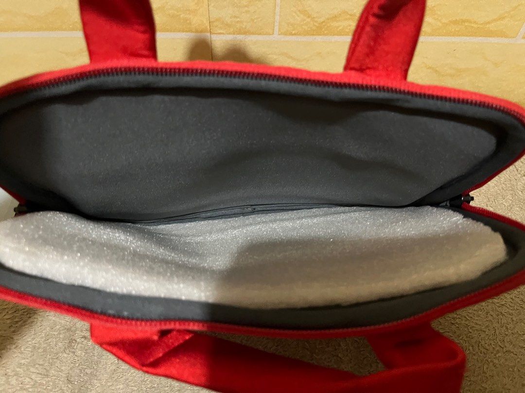 Swisstech Protection Sleeve for Ipad or Tablets (Category: Laptop Bags & Sleeves) located in Marikina City. Submitted by aanna05 (Listing ID 1313660921, Image 3). Description: Decluttering Never been used but has dirt due to stocking Mop: GCash.