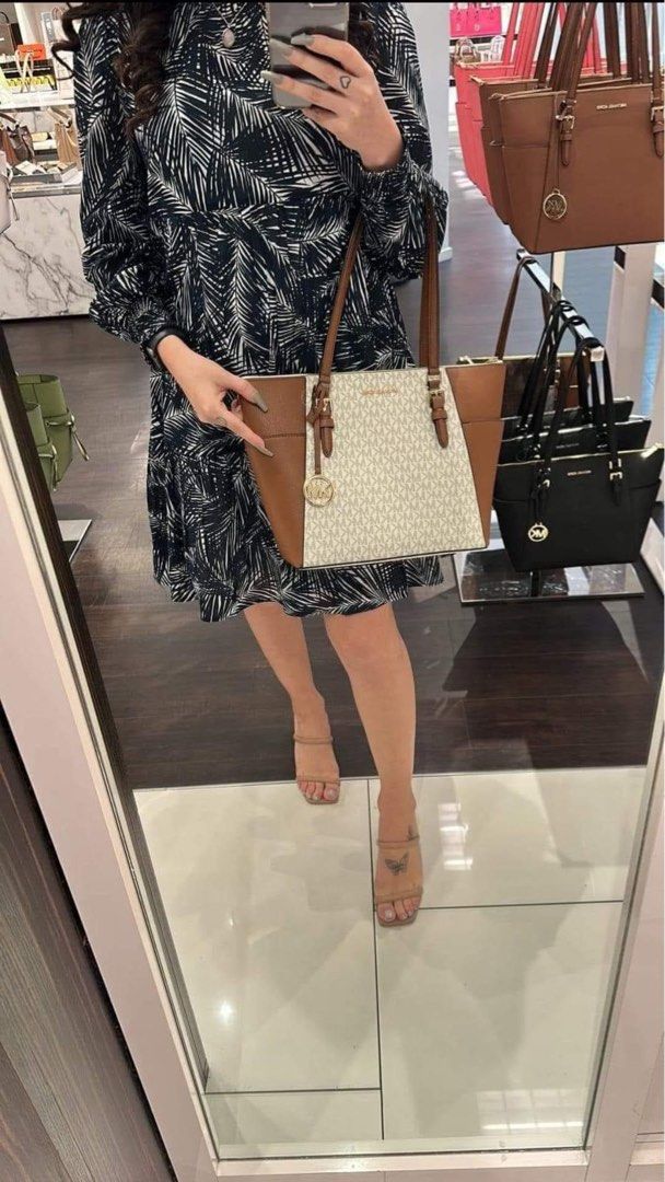 TOTE BAG (Category: Luxury Bags & Wallets) located in Manila. Submitted by lovieauthenticmerchandise (Listing ID 1313706900, Image 1). Description: .