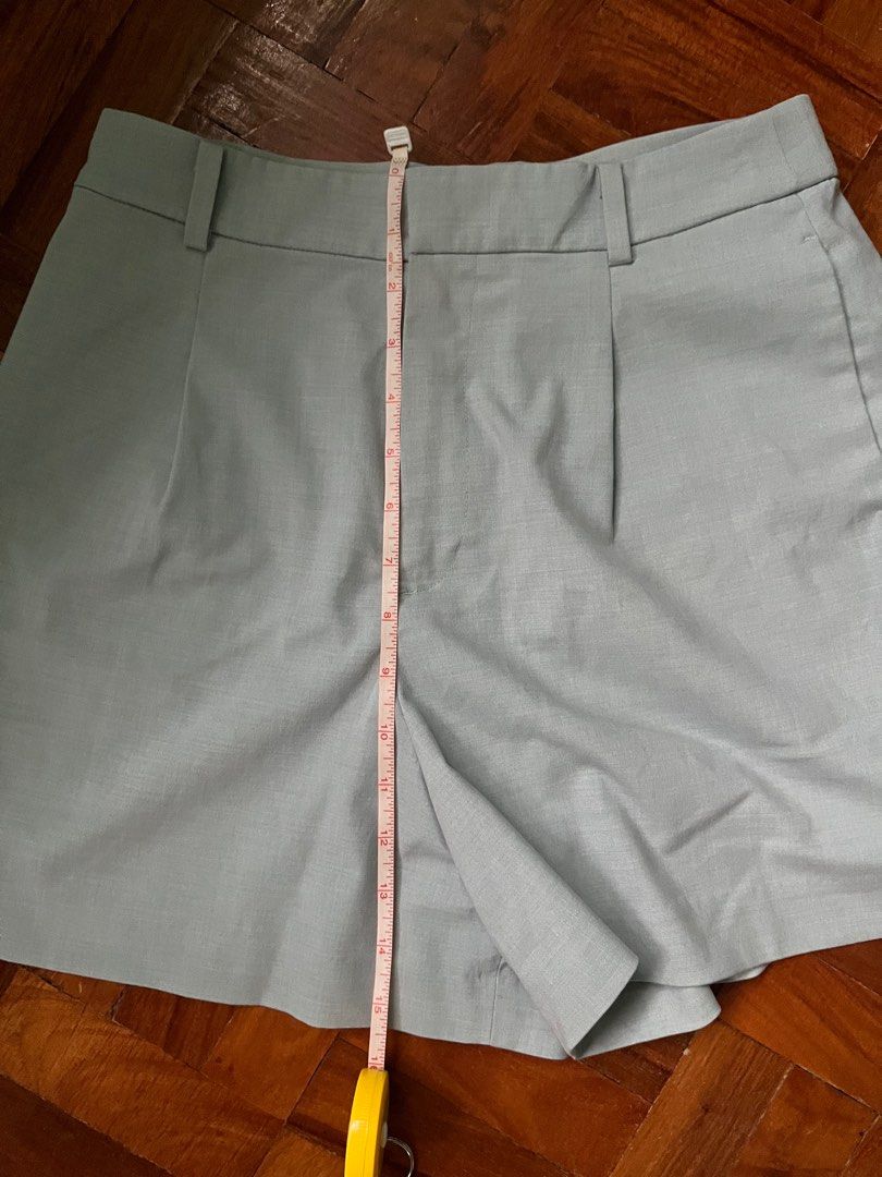 Uniqlo smart shorts blue (Category: Shorts) located in Paranaque City. Submitted by obeawan (Listing ID 1313699933, Image 3). Description: Color More close to 1st and 2nd pic .