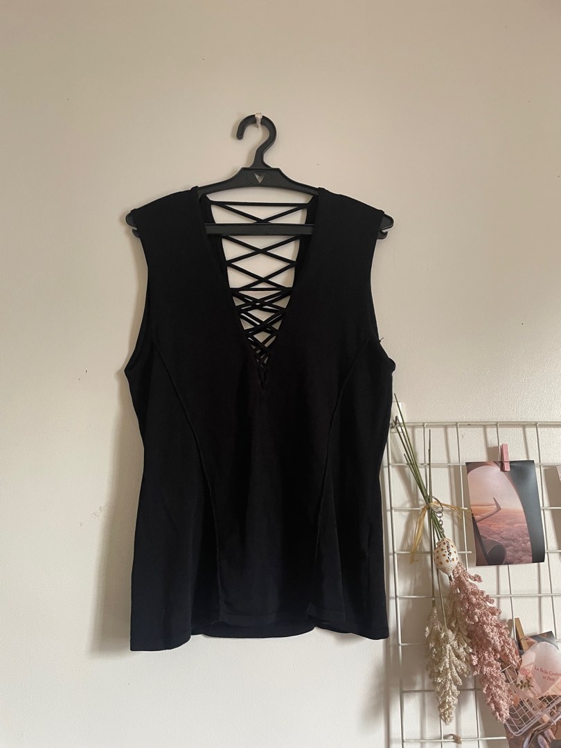Black Solid V-Neck Top for Women main image 0