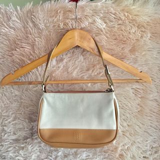 (Category: ) located in . Submitted by cesshoppe29 (Listing ID 1313695239, Image 1). Description: .
