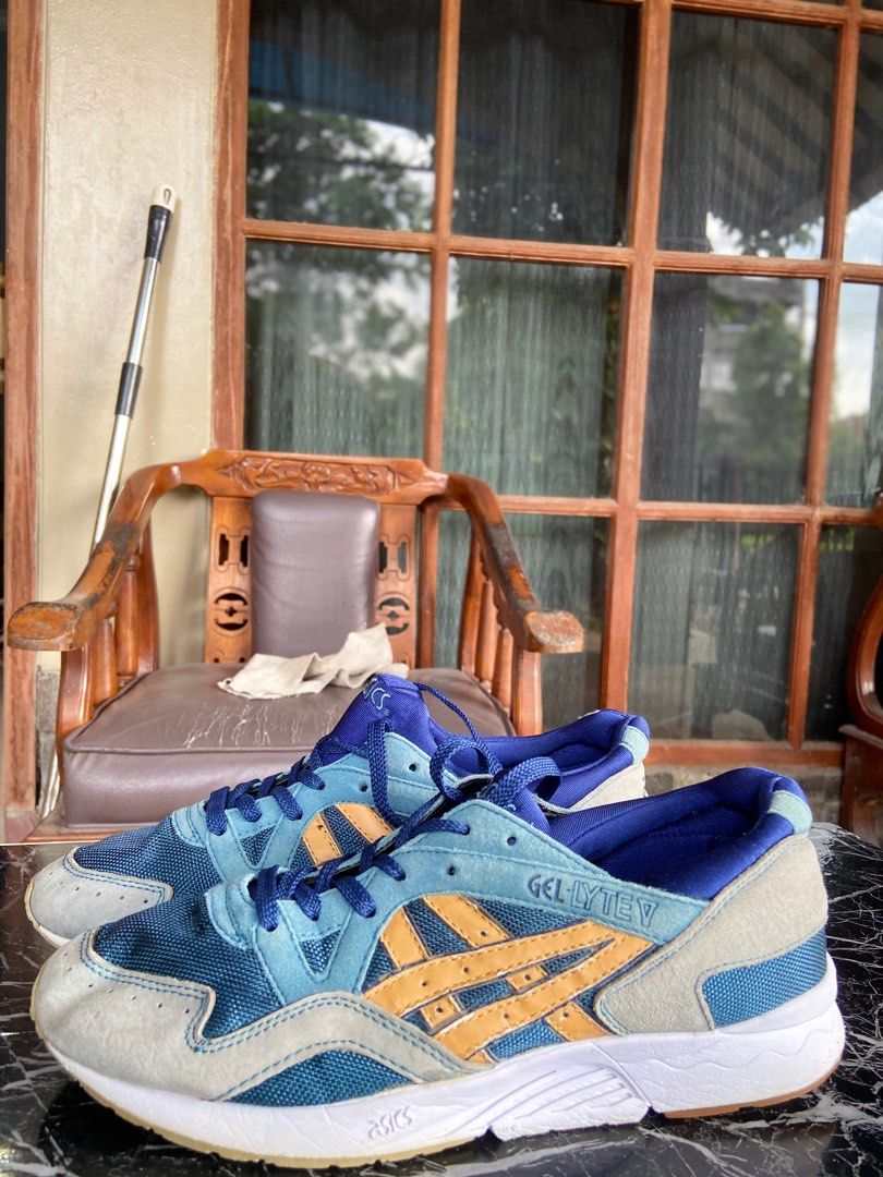 ASICS Gel Lyte V Planet Pack Fesyen Pria Sepatu Sneakers di Carousell