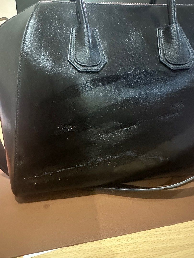 Authentic Givenchy Antigona Black Medium (Category: Luxury Bags & Wallets) located in Makati City. Submitted by kobewobee (Listing ID 1313949300, Image 3). Description: Guaranteed authentic With flaws after storing hence the price Im sad for not being able to store properly.